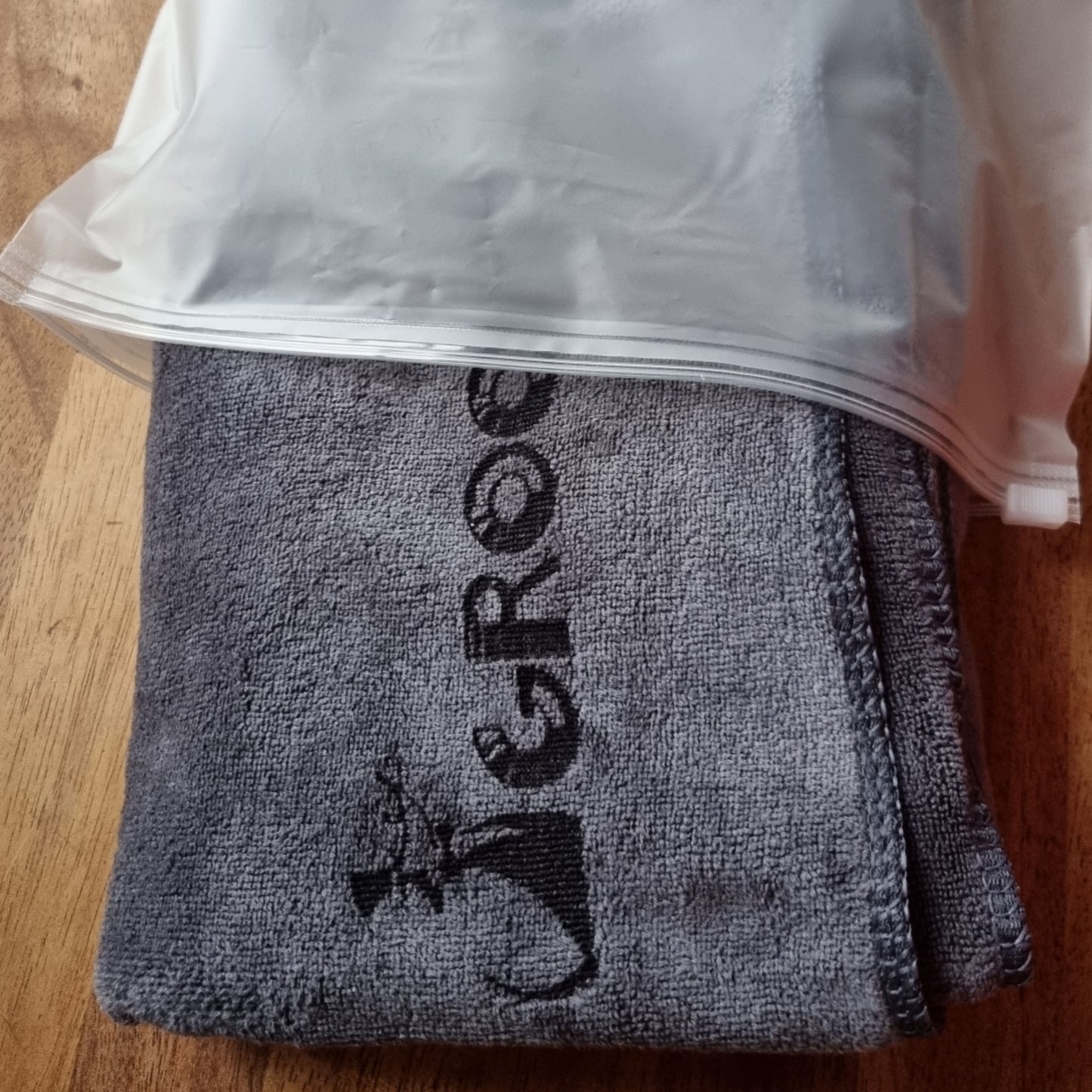 Super absorbent microfiber towel